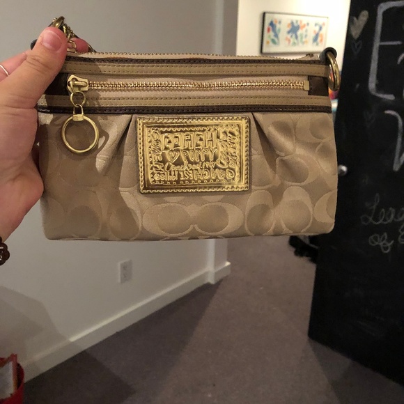 Coach Clutch - Picture 1 of 2